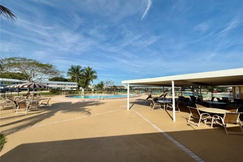 Condo in West Palm Beach, Florida, 1 bedroom  № 2071160 - photo 13