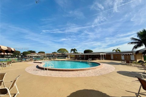 Condo in West Palm Beach, Florida, 1 bedroom  № 2071160 - photo 11