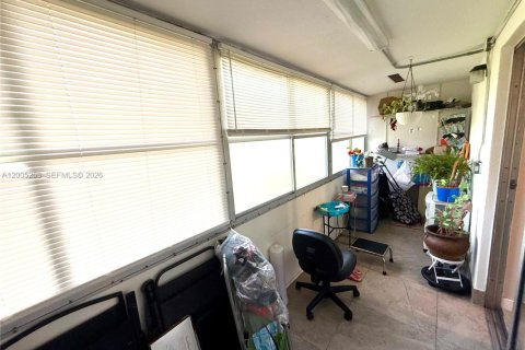 Condo in West Palm Beach, Florida, 1 bedroom  № 2071160 - photo 9