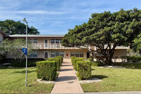Condo in West Palm Beach, Florida, 1 bedroom  № 2071160 - photo 15
