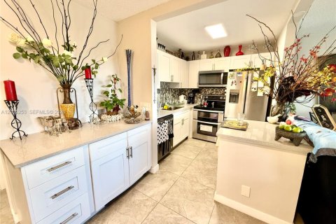 Condo in West Palm Beach, Florida, 1 bedroom  № 2071160 - photo 3