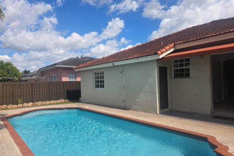 Casa en alquiler en Miami, Florida, 3 dormitorios, 146.97 m2 № 2026544 - foto 14