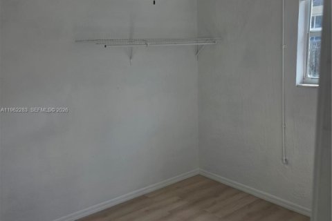 Casa en alquiler en Miami, Florida, 3 dormitorios, 146.97 m2 № 2026544 - foto 6