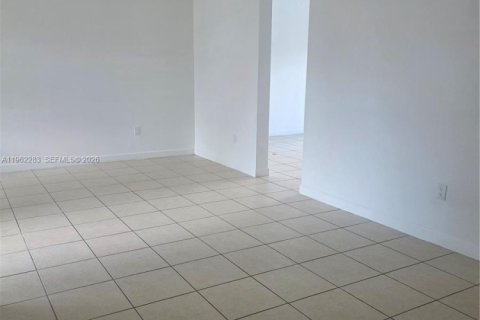 Casa en alquiler en Miami, Florida, 3 dormitorios, 146.97 m2 № 2026544 - foto 9