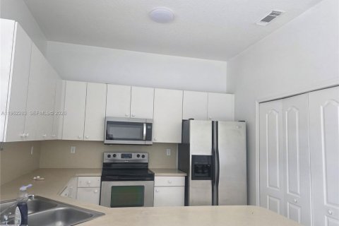 Casa en alquiler en Miami, Florida, 3 dormitorios, 146.97 m2 № 2026544 - foto 10