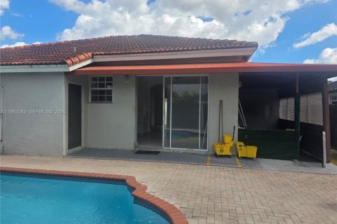 Casa en alquiler en Miami, Florida, 3 dormitorios, 146.97 m2 № 2026544 - foto 13