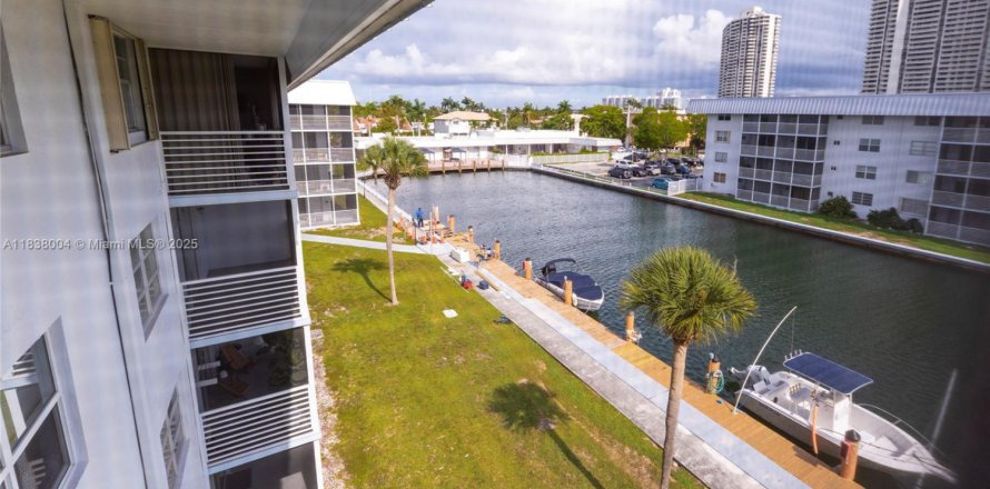 Condo à North Miami Beach, Floride, 2 chambres  № 1828718