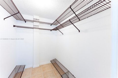 Copropriété à vendre à North Miami Beach, Floride: 2 chambres, 100.8 m2 № 1828718 - photo 29