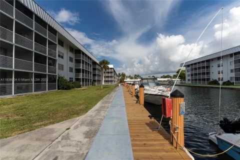 Copropriété à vendre à North Miami Beach, Floride: 2 chambres, 100.8 m2 № 1828718 - photo 4