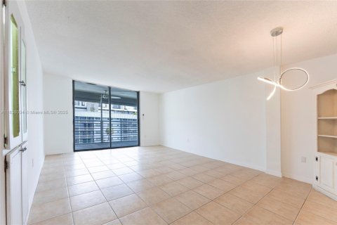 Copropriété à vendre à North Miami Beach, Floride: 2 chambres, 100.8 m2 № 1828718 - photo 21
