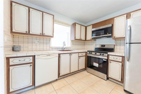 Copropriété à vendre à North Miami Beach, Floride: 2 chambres, 100.8 m2 № 1828718 - photo 20