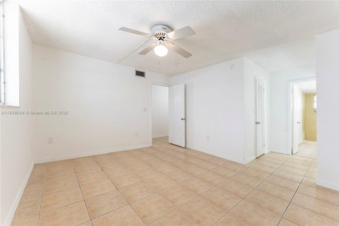 Copropriété à vendre à North Miami Beach, Floride: 2 chambres, 100.8 m2 № 1828718 - photo 26
