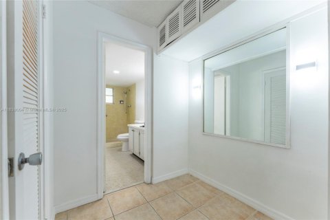 Copropriété à vendre à North Miami Beach, Floride: 2 chambres, 100.8 m2 № 1828718 - photo 27