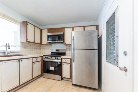 Copropriété à vendre à North Miami Beach, Floride: 2 chambres, 100.8 m2 № 1828718 - photo 18