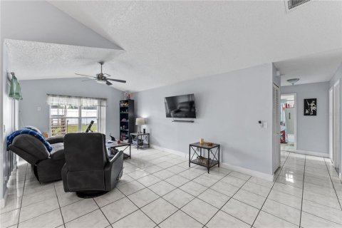 Casa en venta en Orlando, Florida, 3 dormitorios, 138.24 m2 № 1914288 - foto 6