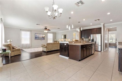 House in Tampa, Florida 5 bedrooms, 479.38 sq.m. № 1855548 - photo 13