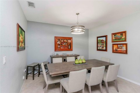 Touwnhouse à vendre à Miami, Floride: 3 chambres, 148.83 m2 № 1820369 - photo 4