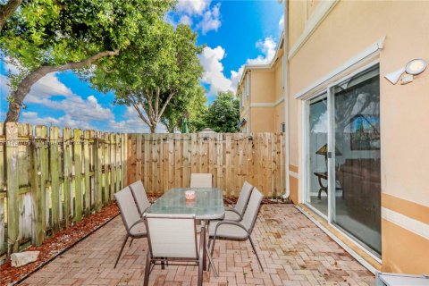 Touwnhouse à vendre à Miami, Floride: 3 chambres, 148.83 m2 № 1820369 - photo 30