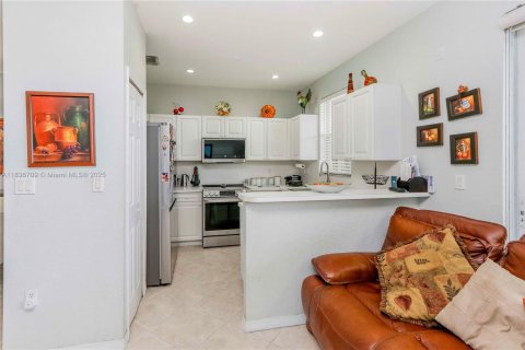 Touwnhouse à vendre à Miami, Floride: 3 chambres, 148.83 m2 № 1820369 - photo 7