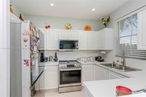 Touwnhouse à vendre à Miami, Floride: 3 chambres, 148.83 m2 № 1820369 - photo 11