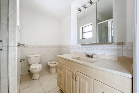 Townhouse in Hialeah, Florida 3 bedrooms, 109.81 sq.m. № 1802788 - photo 16