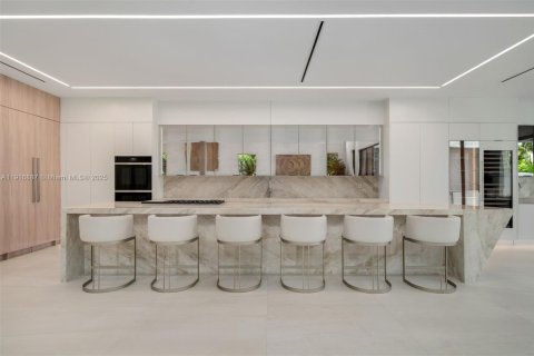 Villa ou maison à vendre à Miami, Floride: 6 chambres, 656.35 m2 № 1972156 - photo 7