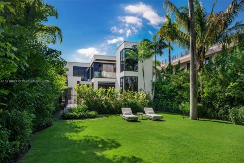 Villa ou maison à vendre à Miami, Floride: 6 chambres, 656.35 m2 № 1972156 - photo 22