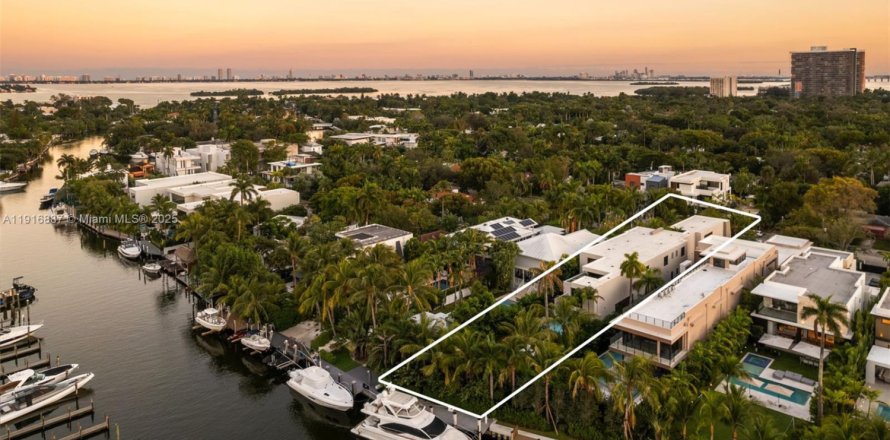 Villa ou maison à Miami, Floride 6 chambres, 656.35 m2 № 1972156