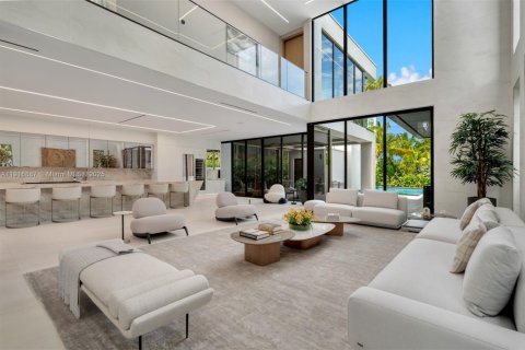 Villa ou maison à vendre à Miami, Floride: 6 chambres, 656.35 m2 № 1972156 - photo 3