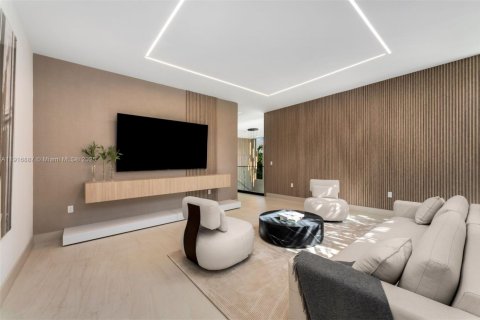 Villa ou maison à vendre à Miami, Floride: 6 chambres, 656.35 m2 № 1972156 - photo 11