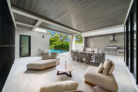 Villa ou maison à vendre à Miami, Floride: 6 chambres, 656.35 m2 № 1972156 - photo 18