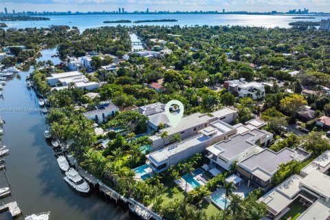 Villa ou maison à vendre à Miami, Floride: 6 chambres, 656.35 m2 № 1972156 - photo 27