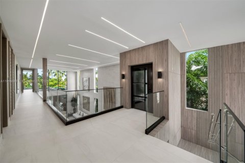 Villa ou maison à vendre à Miami, Floride: 6 chambres, 656.35 m2 № 1972156 - photo 10