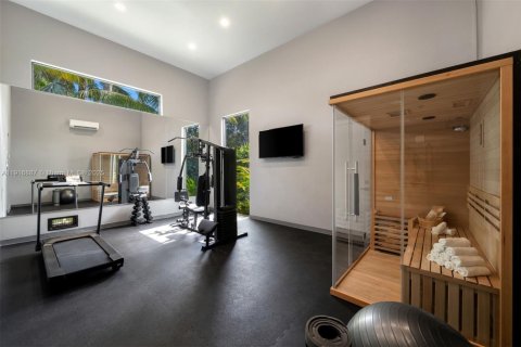 Villa ou maison à vendre à Miami, Floride: 6 chambres, 656.35 m2 № 1972156 - photo 14