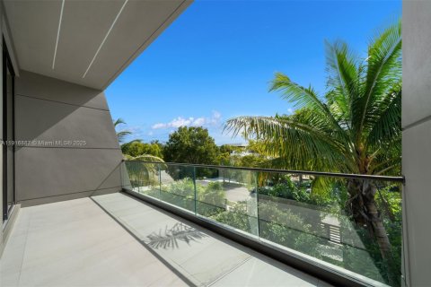 Villa ou maison à vendre à Miami, Floride: 6 chambres, 656.35 m2 № 1972156 - photo 17