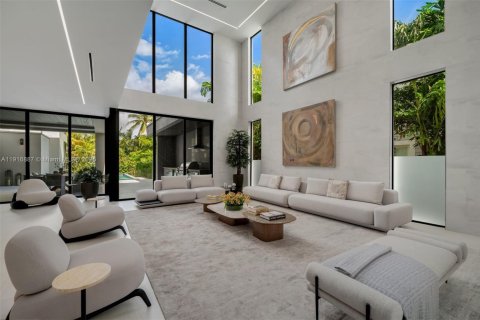 Villa ou maison à vendre à Miami, Floride: 6 chambres, 656.35 m2 № 1972156 - photo 13