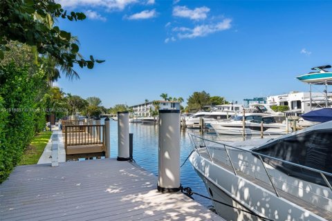 Villa ou maison à vendre à Miami, Floride: 6 chambres, 656.35 m2 № 1972156 - photo 25