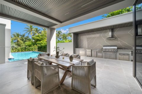 Villa ou maison à vendre à Miami, Floride: 6 chambres, 656.35 m2 № 1972156 - photo 21