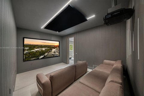 Villa ou maison à vendre à Miami, Floride: 6 chambres, 656.35 m2 № 1972156 - photo 12