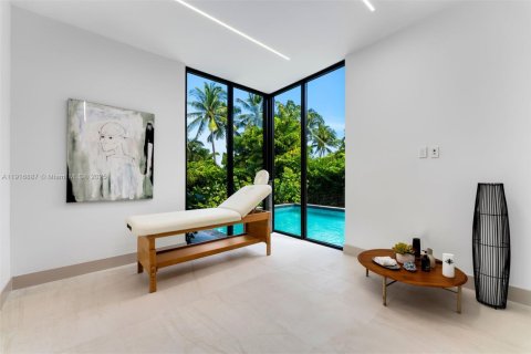 Villa ou maison à vendre à Miami, Floride: 6 chambres, 656.35 m2 № 1972156 - photo 20