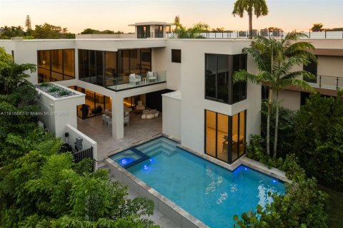 Villa ou maison à vendre à Miami, Floride: 6 chambres, 656.35 m2 № 1972156 - photo 26