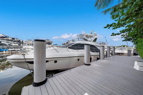 Villa ou maison à vendre à Miami, Floride: 6 chambres, 656.35 m2 № 1972156 - photo 24