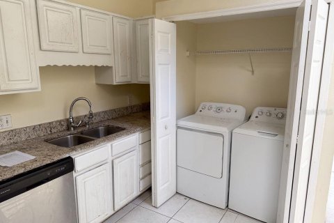 Townhouse in Kissimmee, Florida 4 bedrooms, 202.16 sq.m. № 1866900 - photo 4