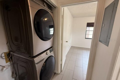 Condominio en alquiler en Sarasota, Florida, 2 dormitorios, 90.77 m2 № 1905430 - foto 8