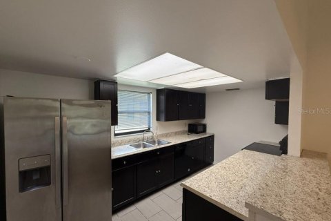 Condominio en alquiler en Sarasota, Florida, 2 dormitorios, 90.77 m2 № 1905430 - foto 3