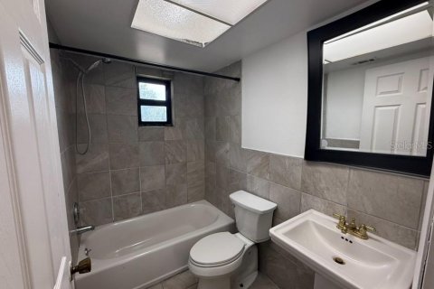 Condominio en alquiler en Sarasota, Florida, 2 dormitorios, 90.77 m2 № 1905430 - foto 7