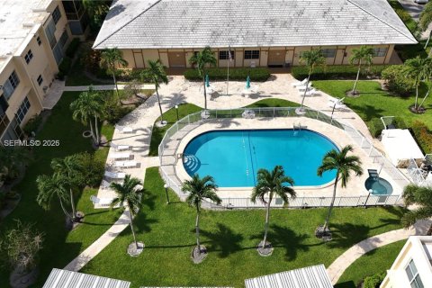 Condominio en Hallandale Beach, Florida, 1 dormitorio  № 2049866