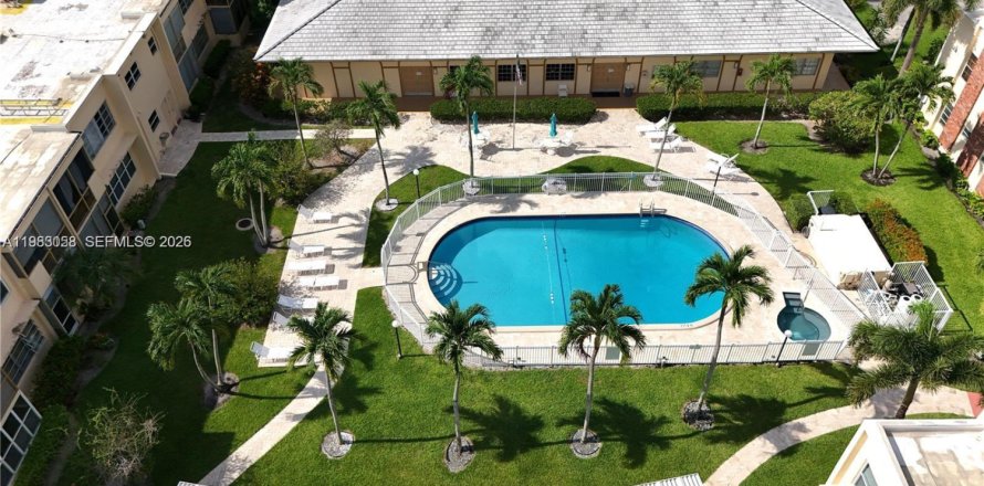 Condominio en Hallandale Beach, Florida, 1 dormitorio  № 2049866