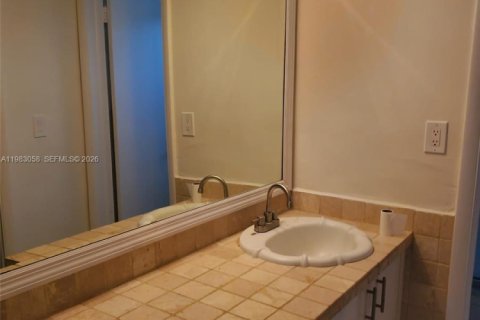 Condominio en venta en Hallandale Beach, Florida, 1 dormitorio, 99.5 m2 № 2049866 - foto 23
