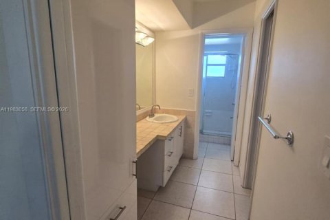 Condominio en venta en Hallandale Beach, Florida, 1 dormitorio, 99.5 m2 № 2049866 - foto 19